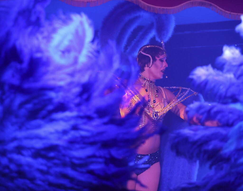 le spectacle transformiste cabaret plumes